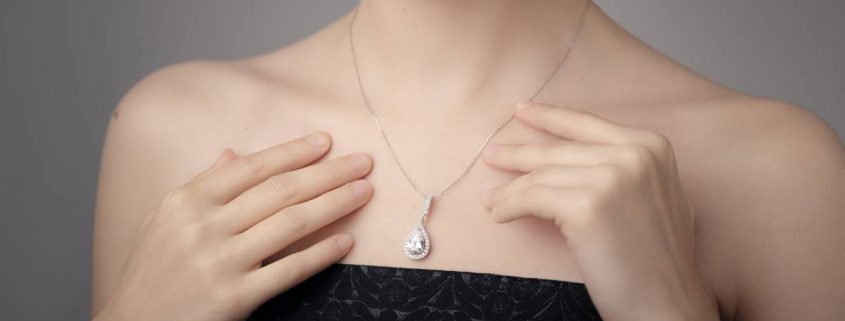 Le collier goutte, le bijou idéal pour la Saint-Valentin